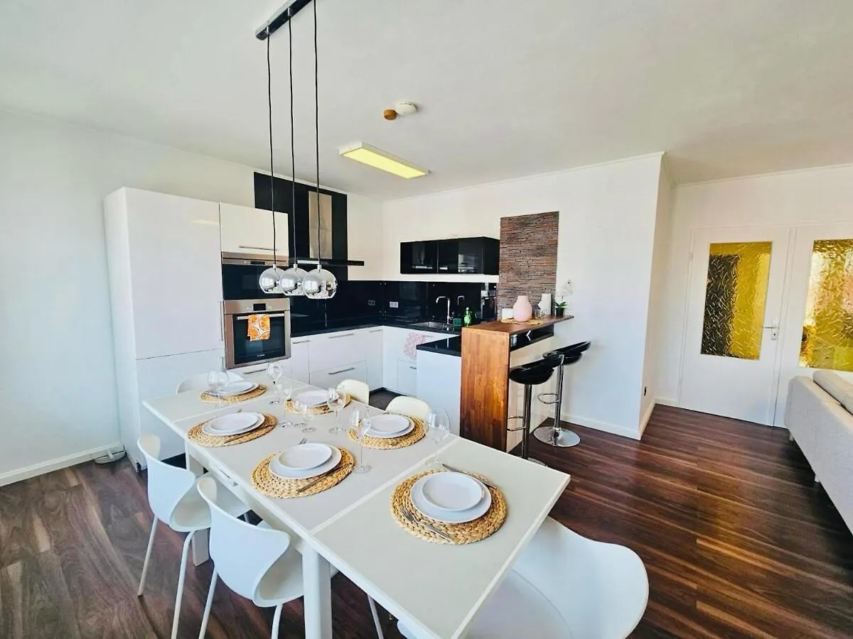 Апартаменты Spacious 3Br With A Warm Terrace Вальферданж